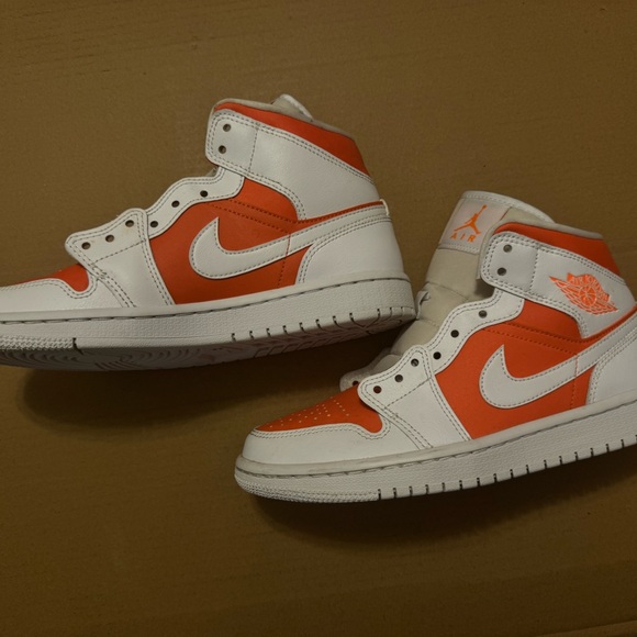 Nike Women's Air Jordan 1 Mid SE Bright Citrus Mid-top Retro Sneakers - Picture 1 of 5